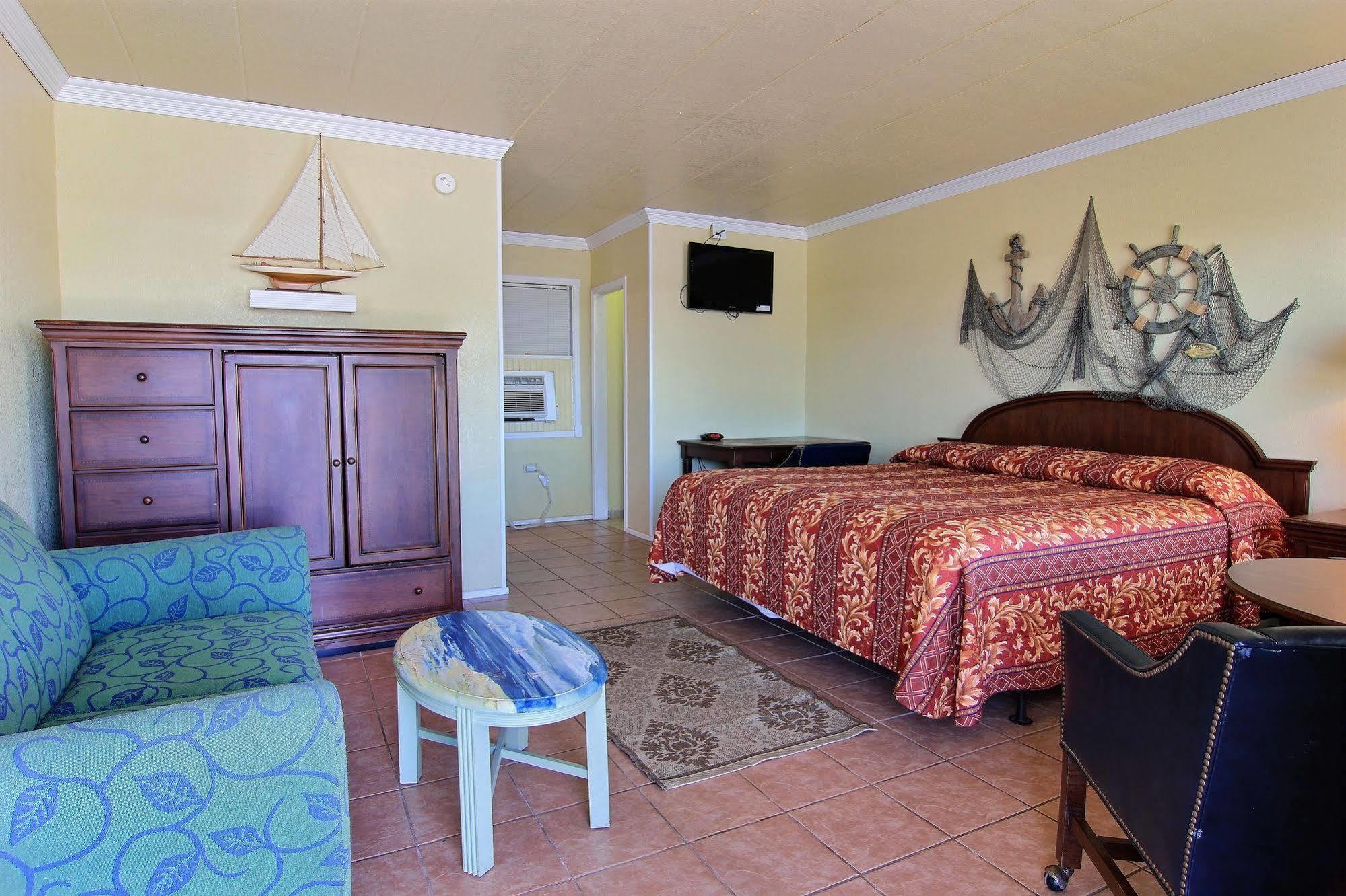 Shark Reef & 3* Port Aransas