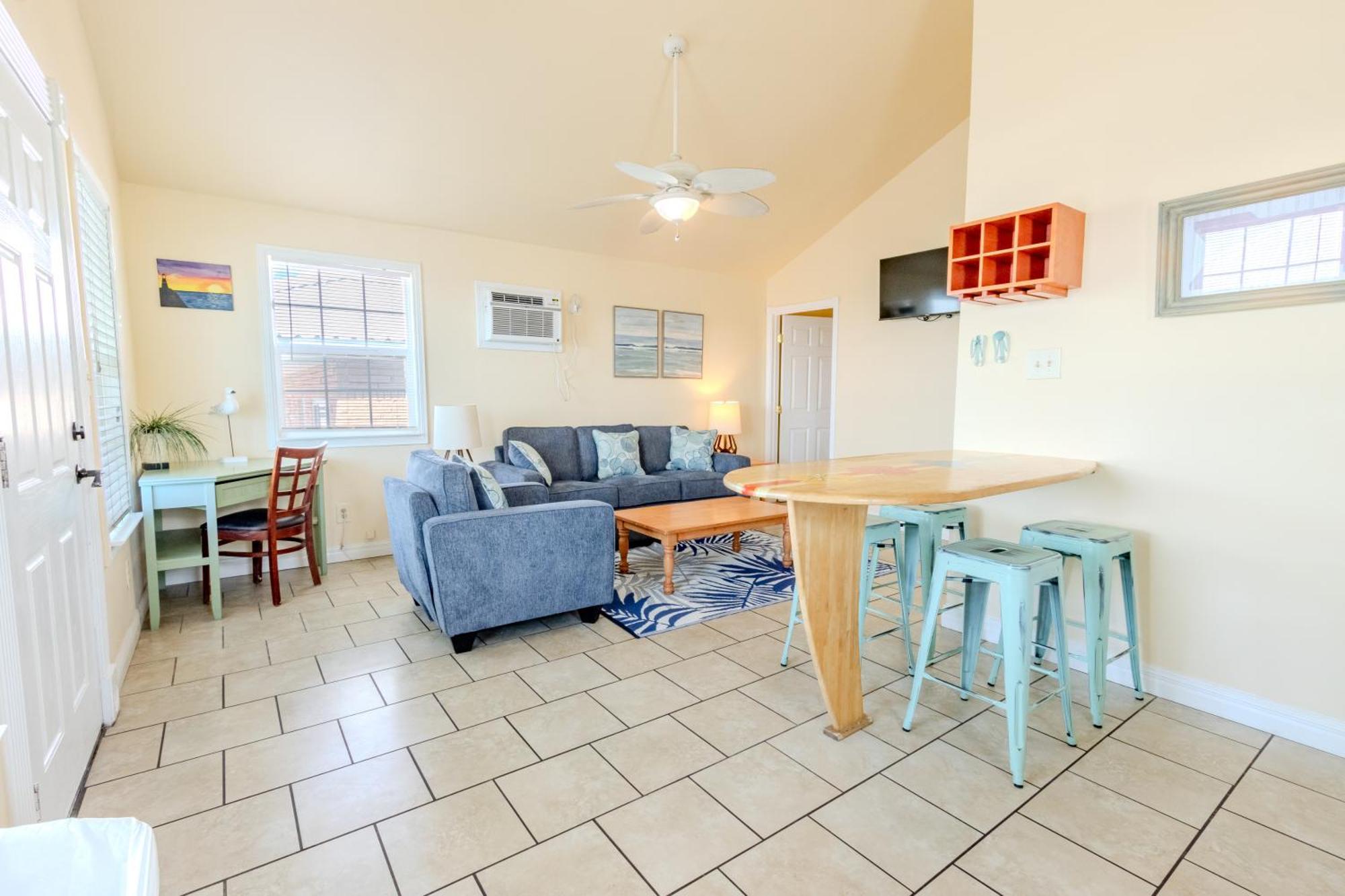Shark Reef & Motel Port Aransas