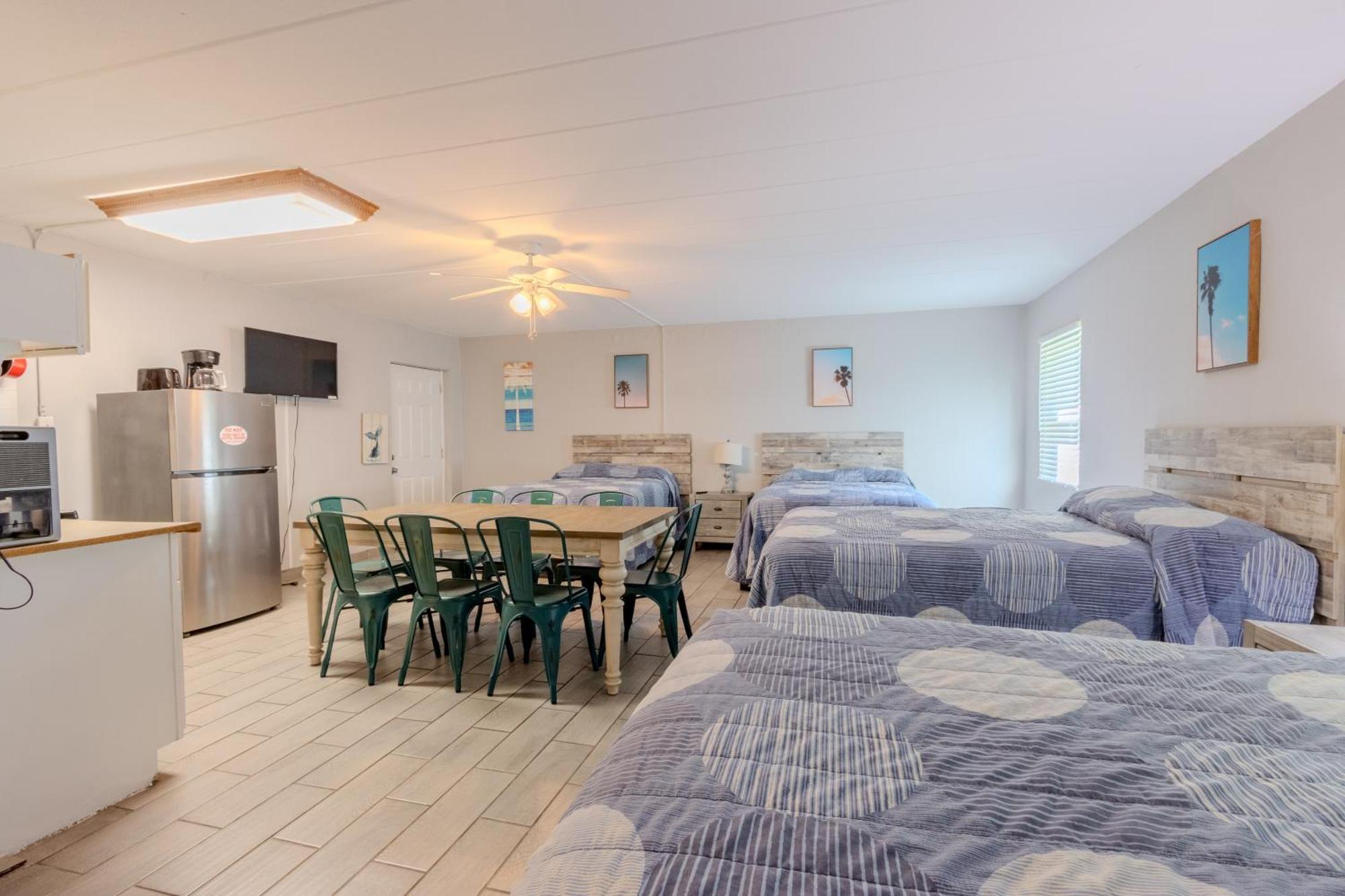 Shark Reef & Motel Port Aransas