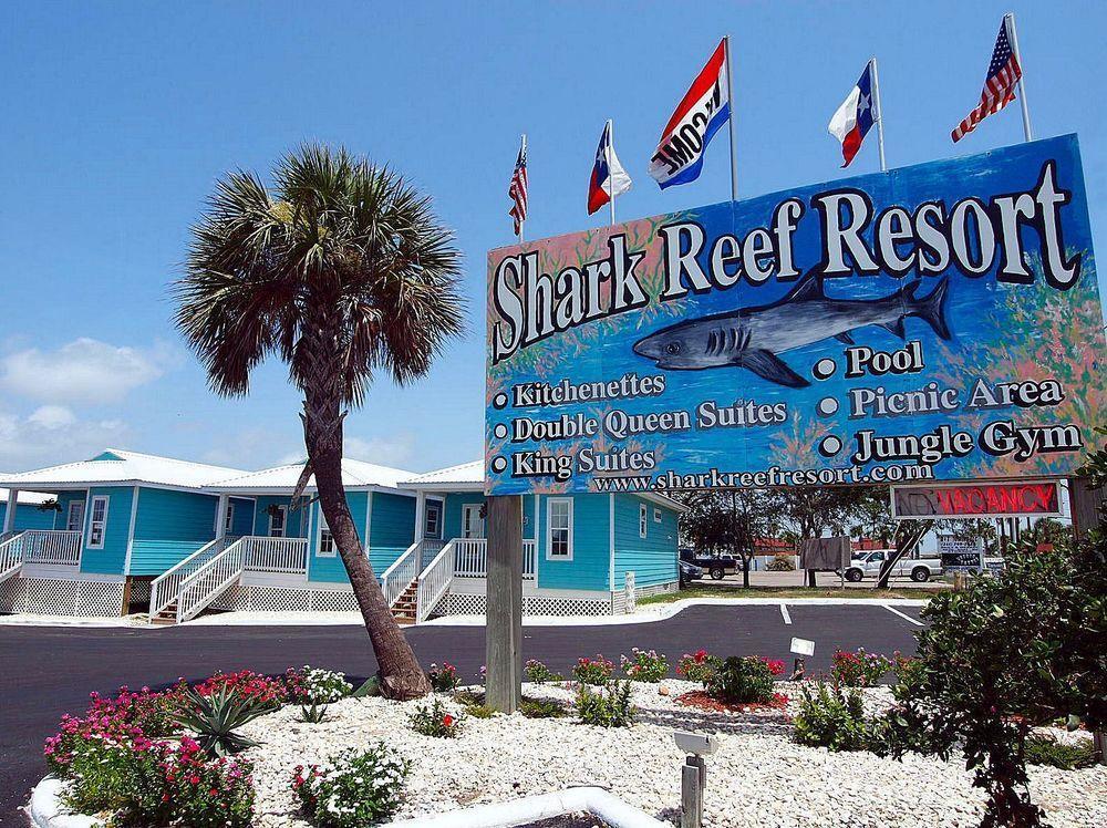 Shark Reef & 3*